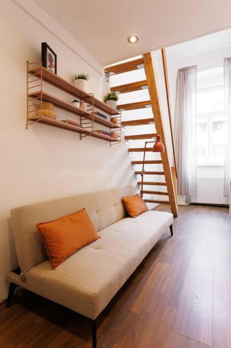 Urban Capsule - Near Mariahilfer Strasse Apartment Wien