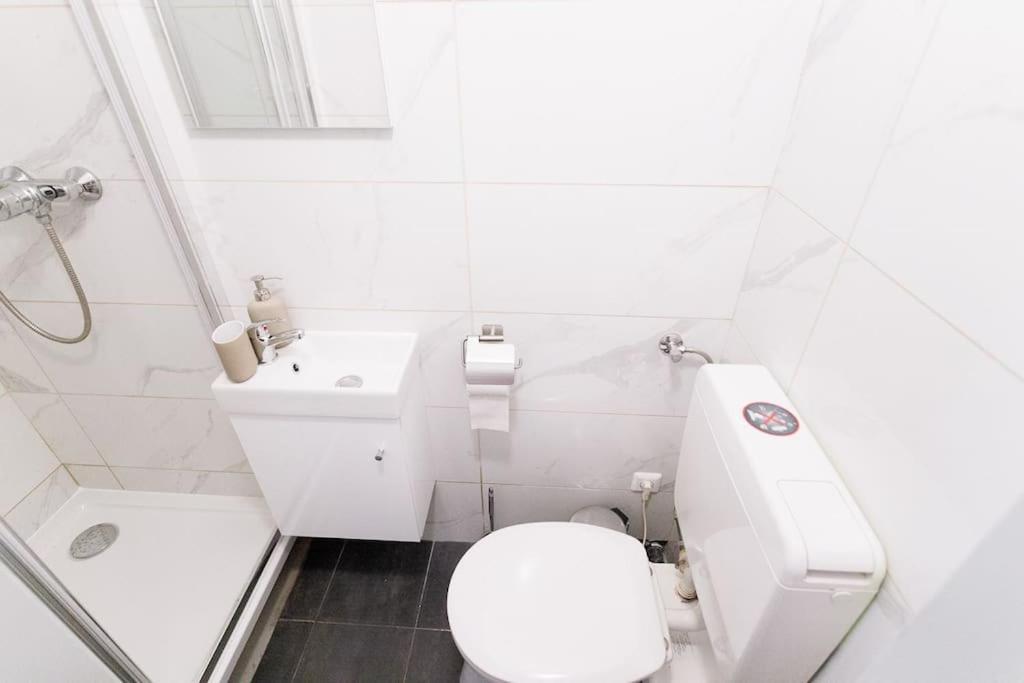 Urban Capsule - Near Mariahilfer Strasse Apartment Wien