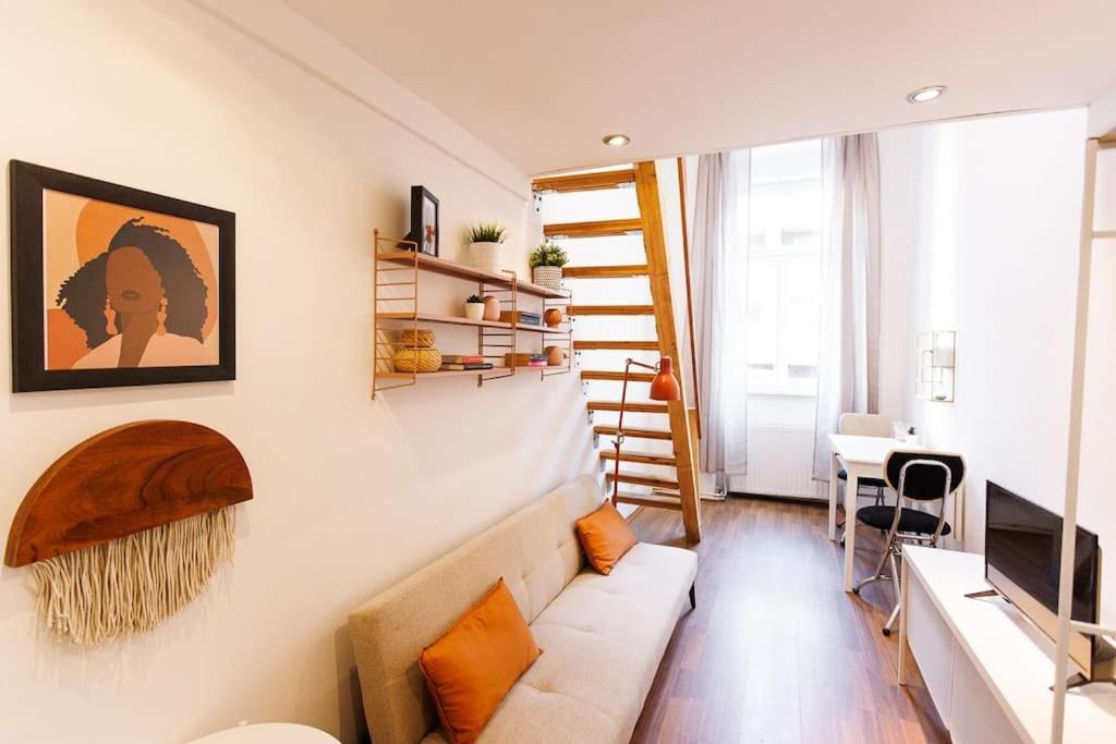 Urban Capsule - Near Mariahilfer Strasse