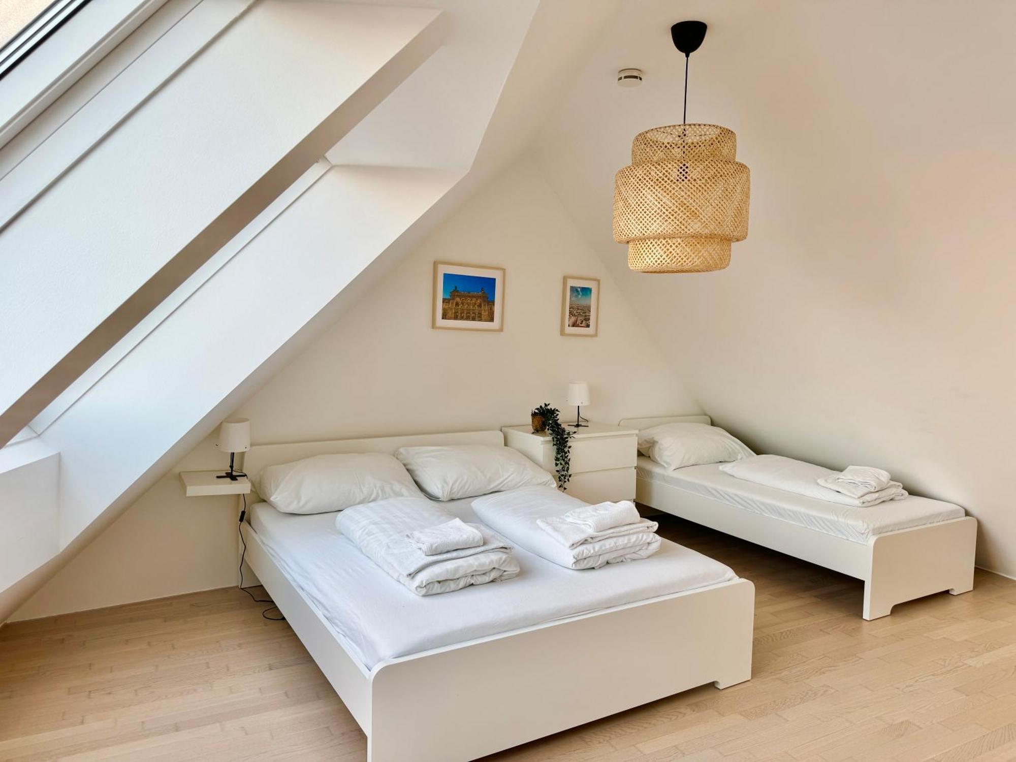 Modern 150 M2 Maisonette - Private Garden & Free Parking