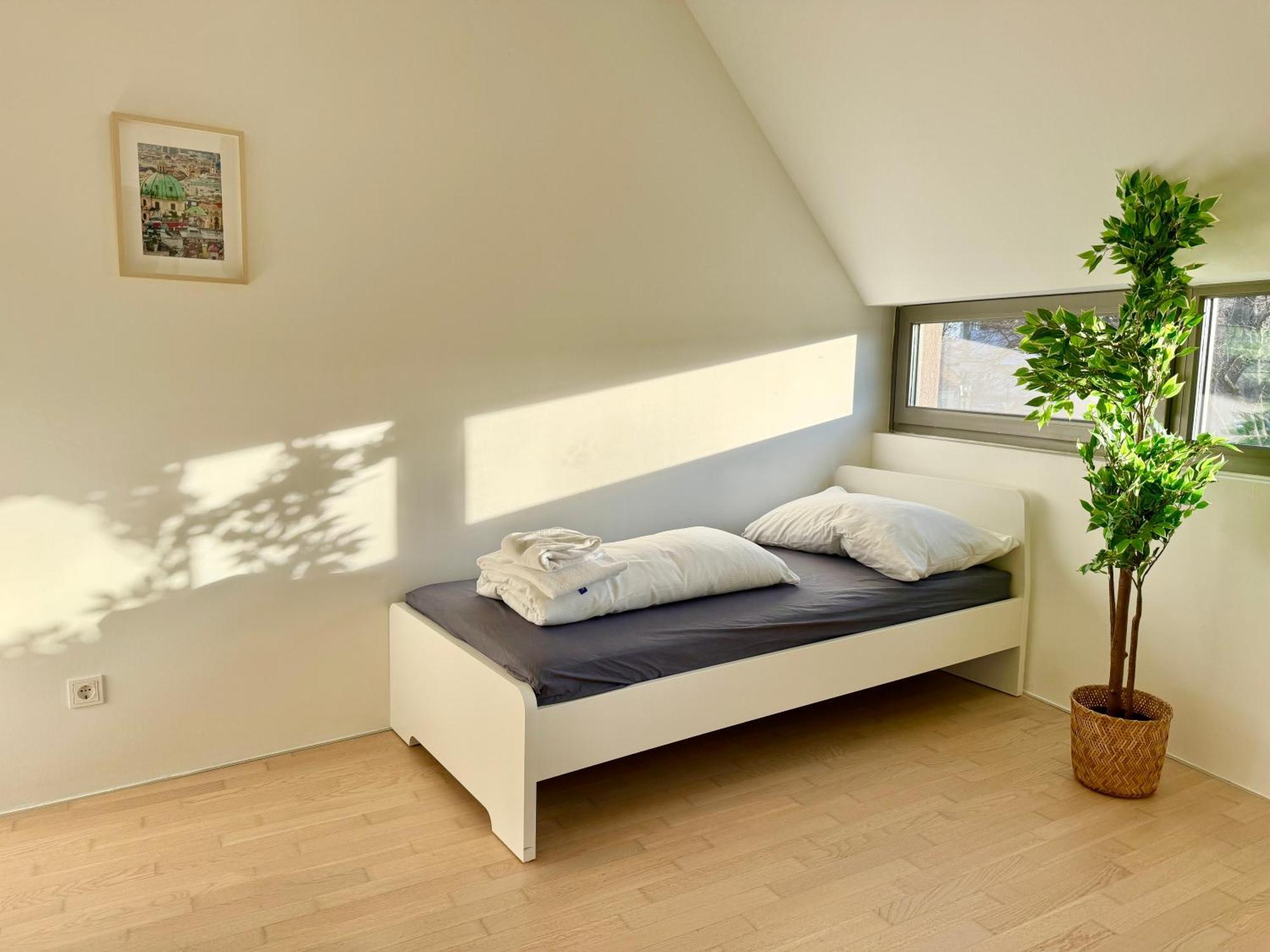 Modern 150 M2 Maisonette - Private Garden & Free Parking Apartment