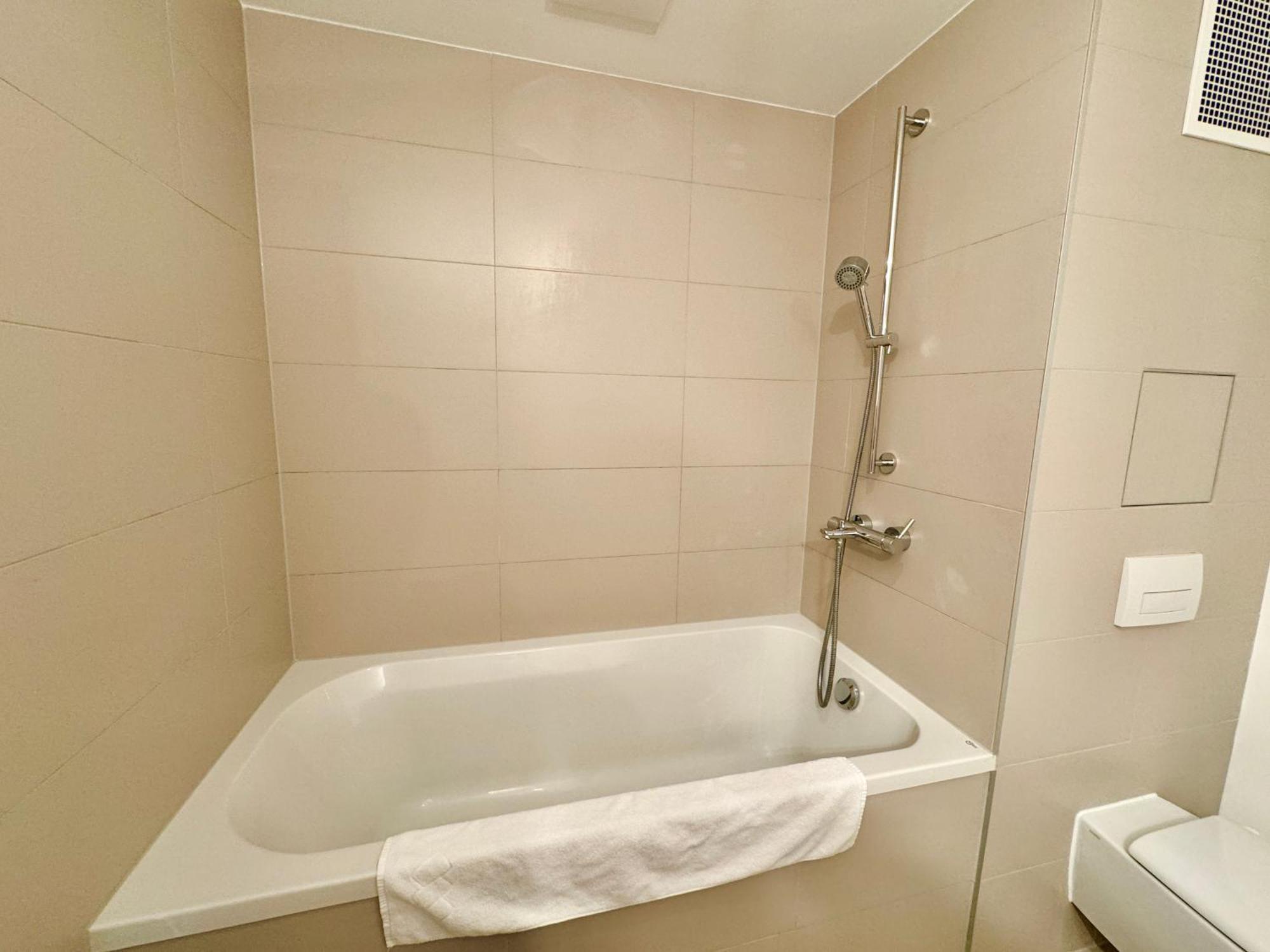 Modern 150 M2 Maisonette - Private Garden & Free Parking Apartment
