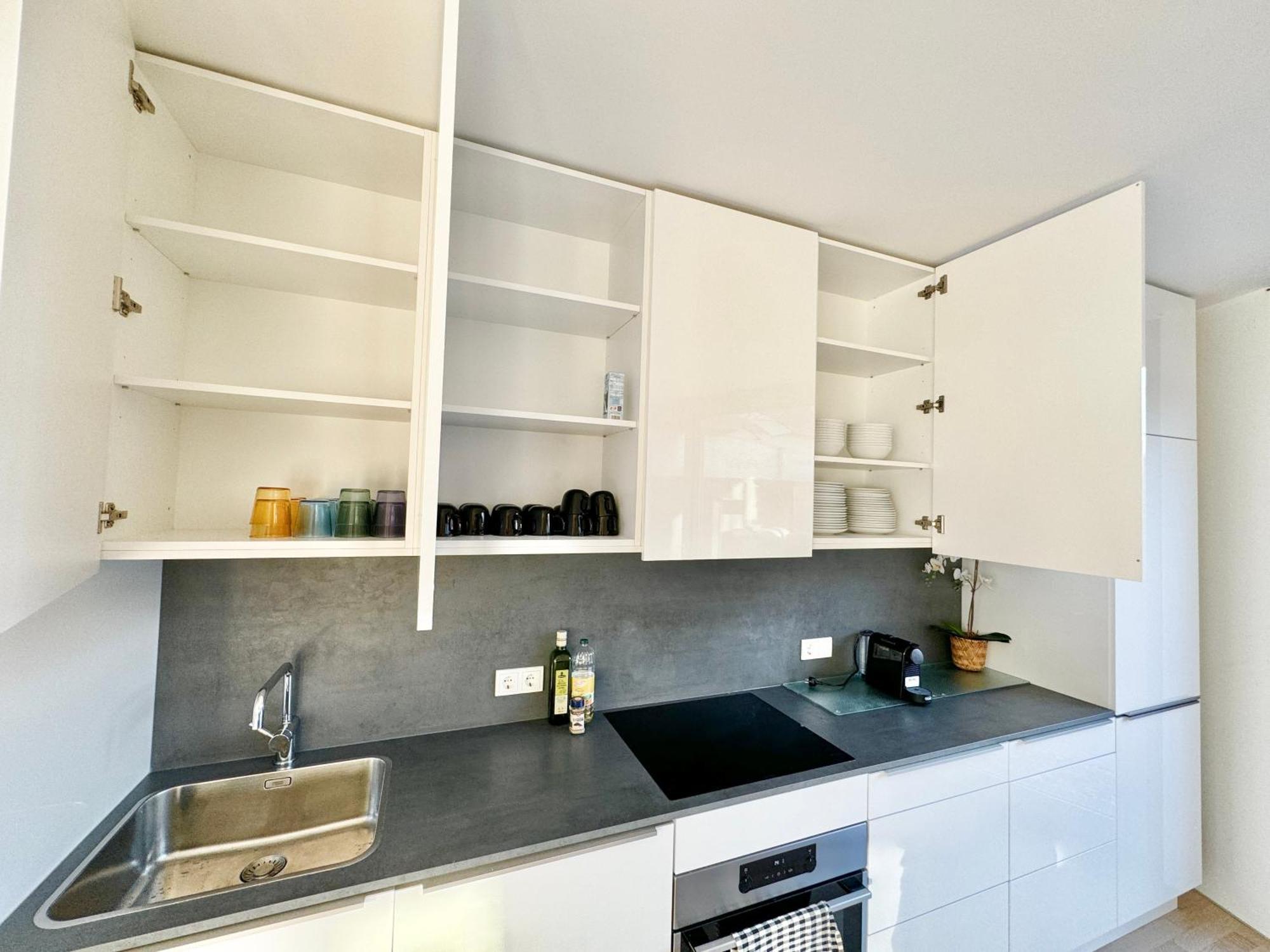 Modern 150 M2 Maisonette - Private Garden & Free Parking Apartment *