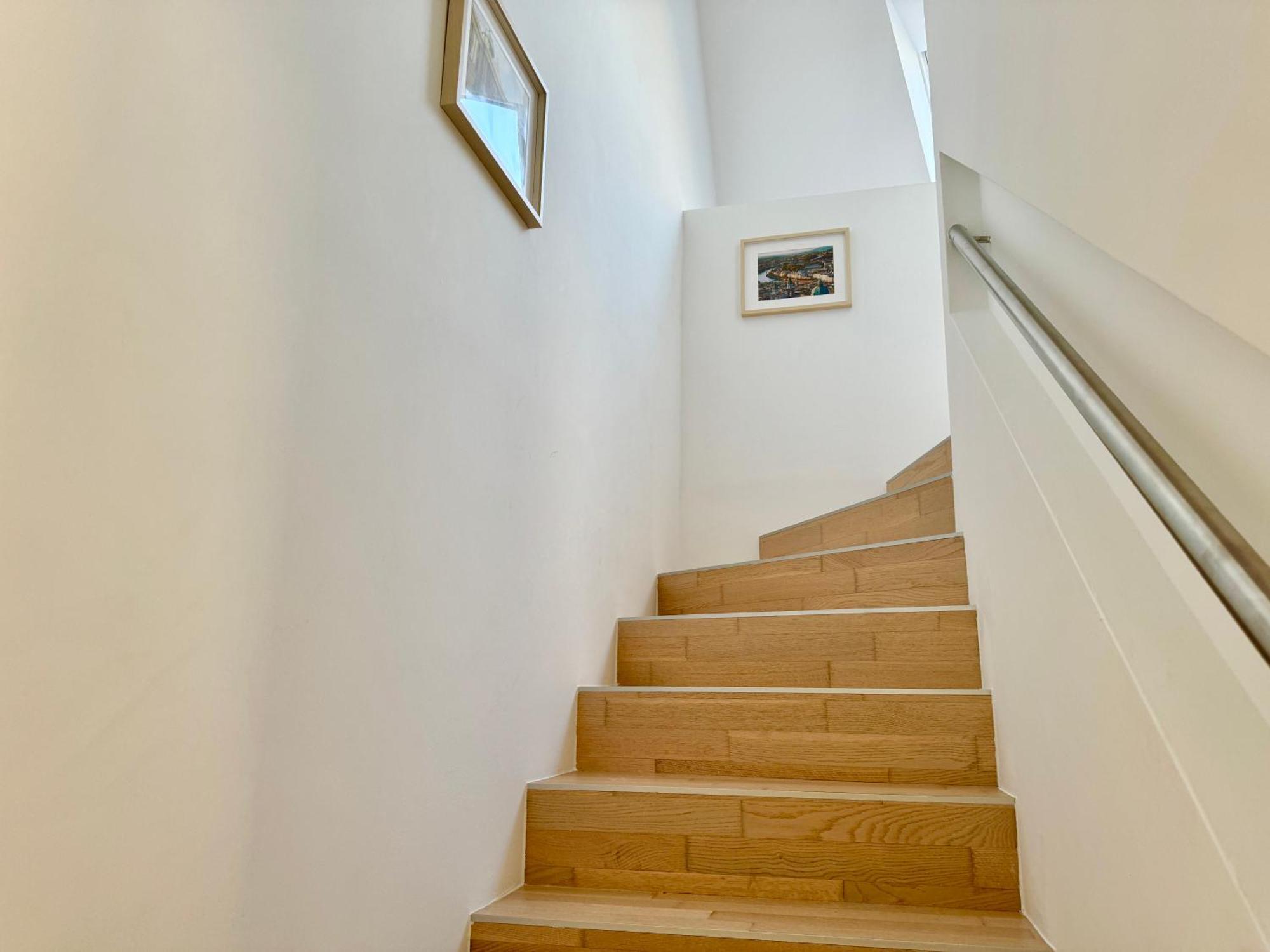 Apartment Modern 150 M2 Maisonette - Private Garden & Free Parking