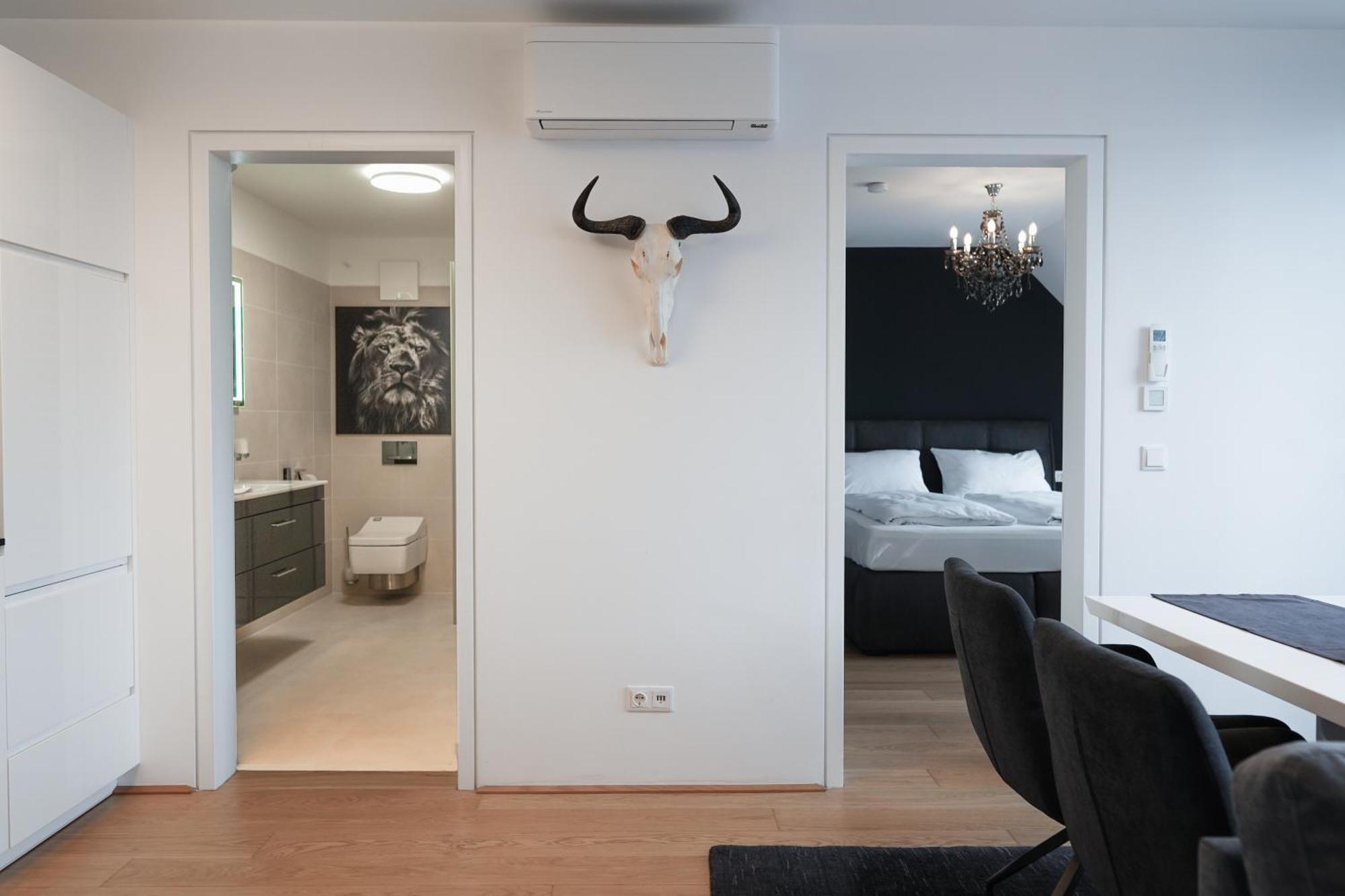 Modern Stylish Design With Free Parking Emily Apartment
