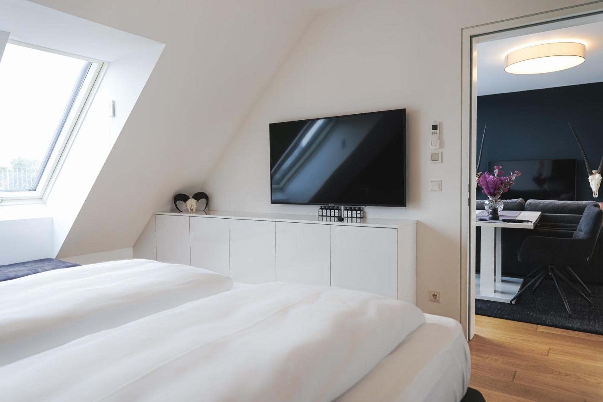 Modern Stylish Design With Free Parking Emily
