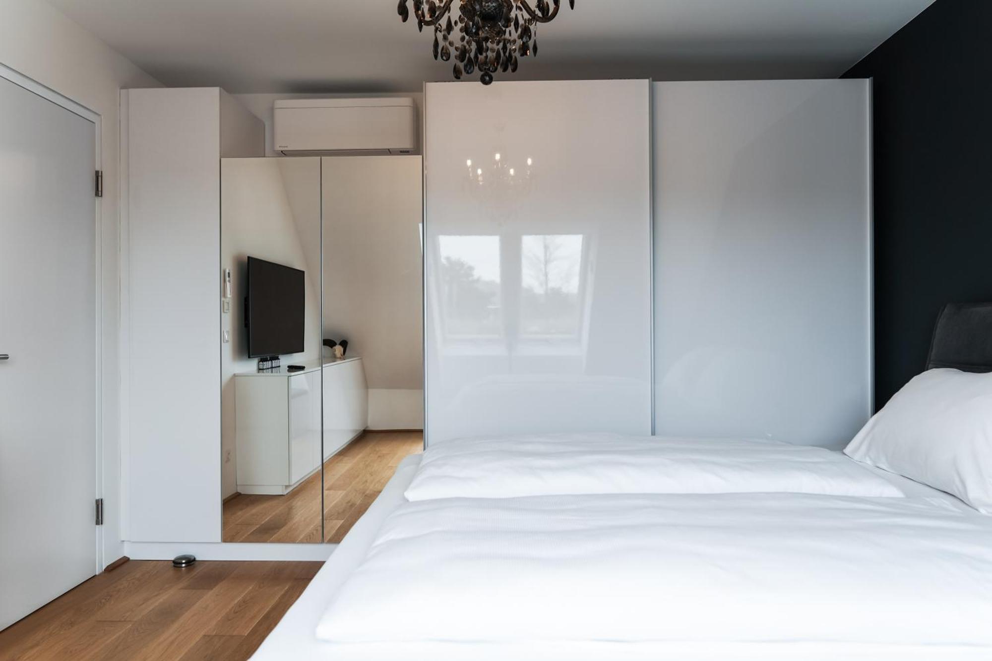 Modern Stylish Design With Free Parking Emily *