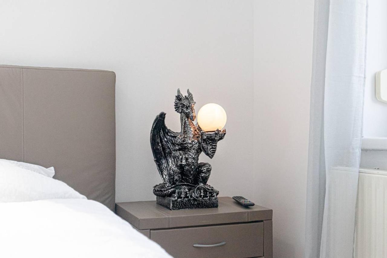 Comfortable In A Beautiful House Gd *