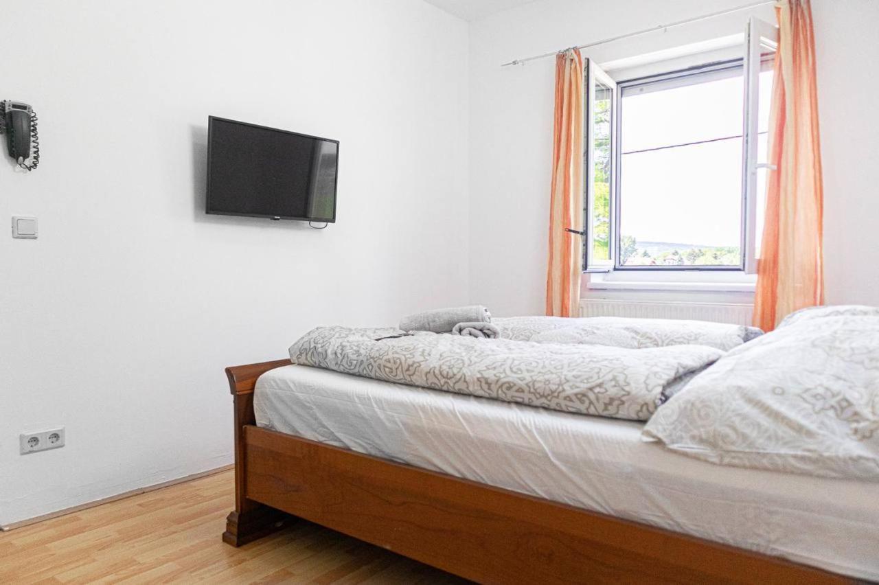 Comfortable In A Beautiful House Gd *