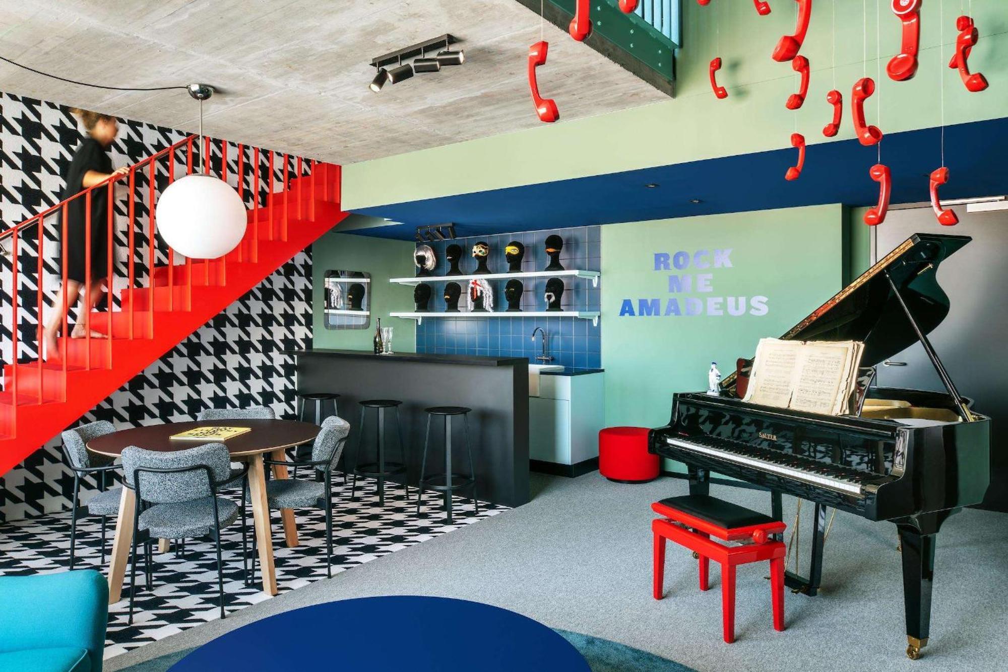 The Social Hub 4*