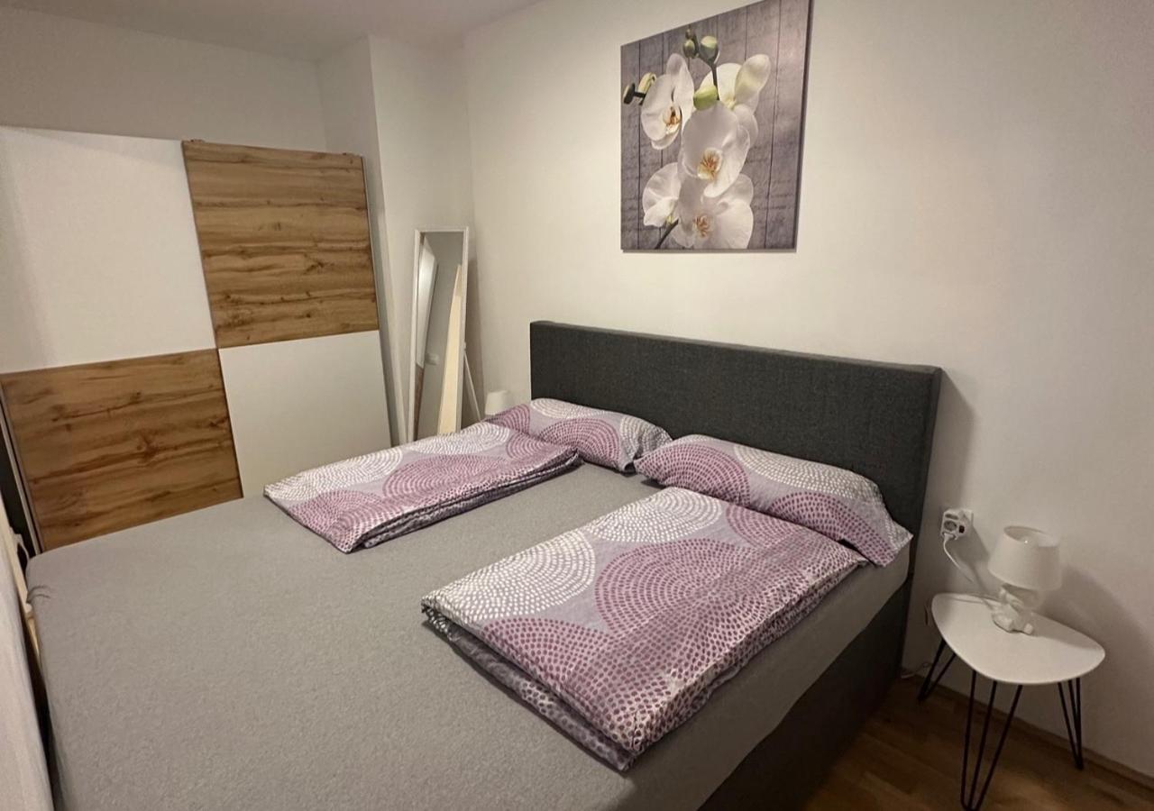 Cozy Two-room Near Vic Vienna