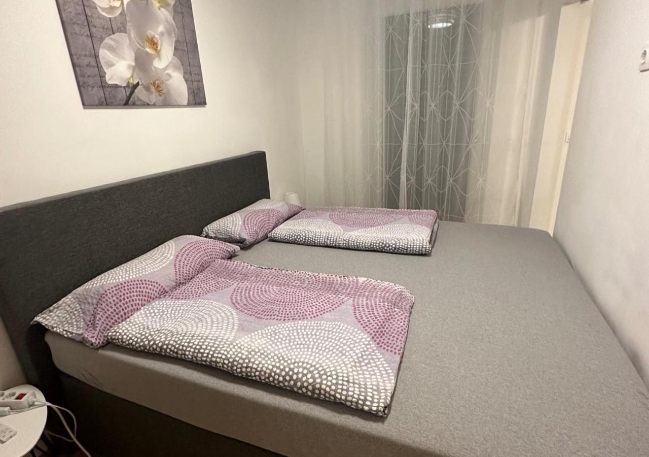Cozy Two-room Near Vic Apartment Vienna