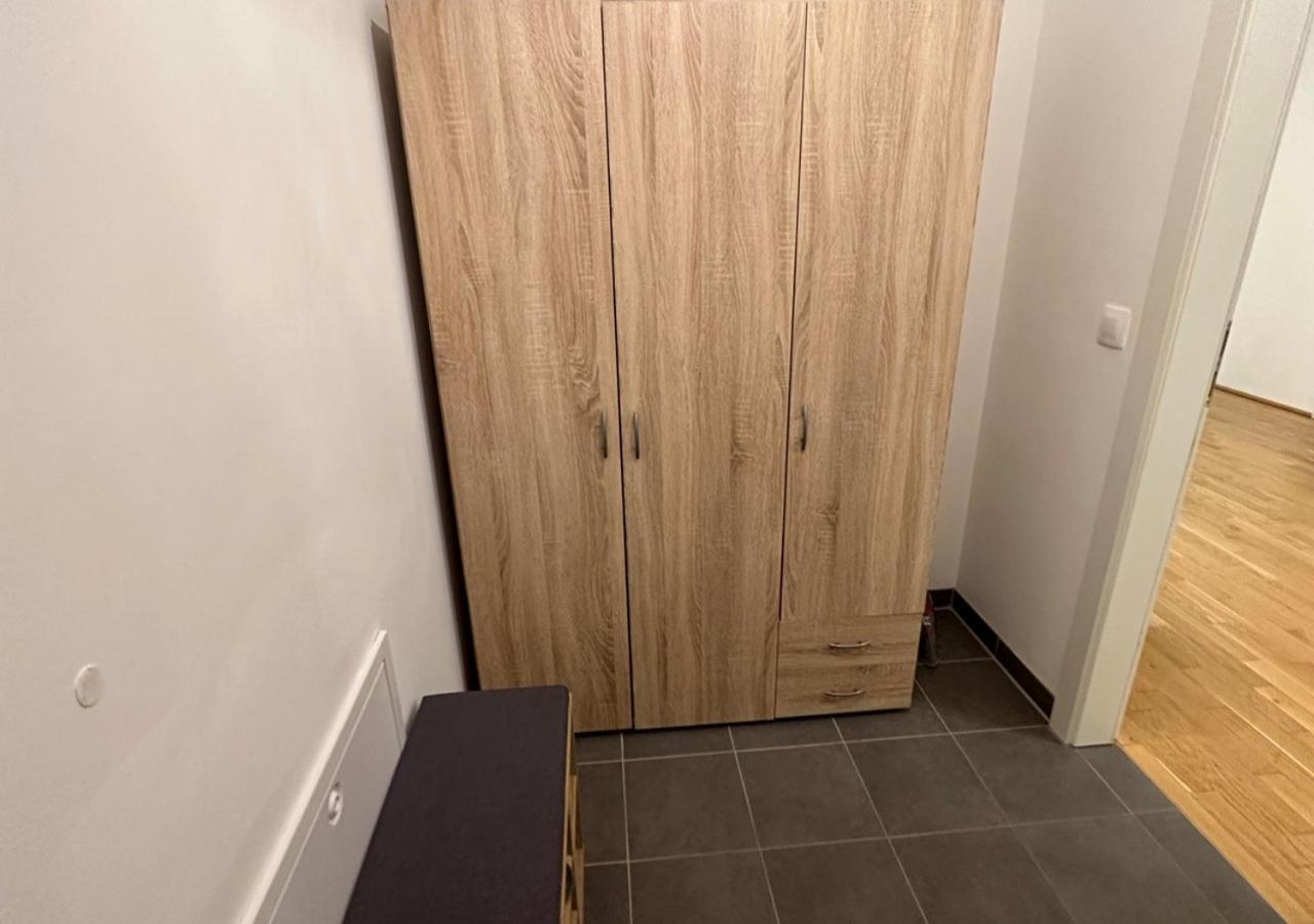Apartment Cozy Two-room Near Vic
