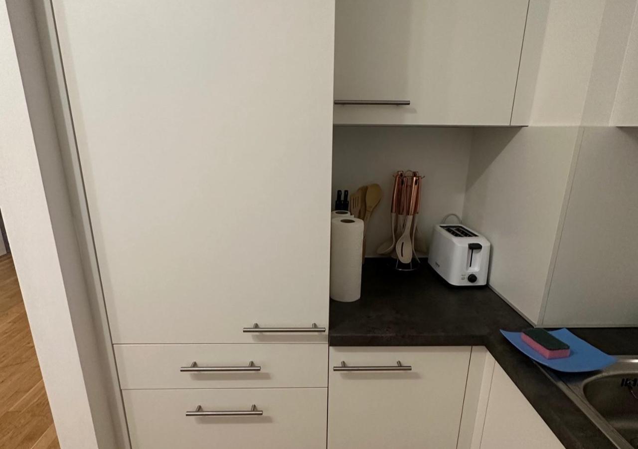 Cozy Two-room Near Vic Apartment Vienna