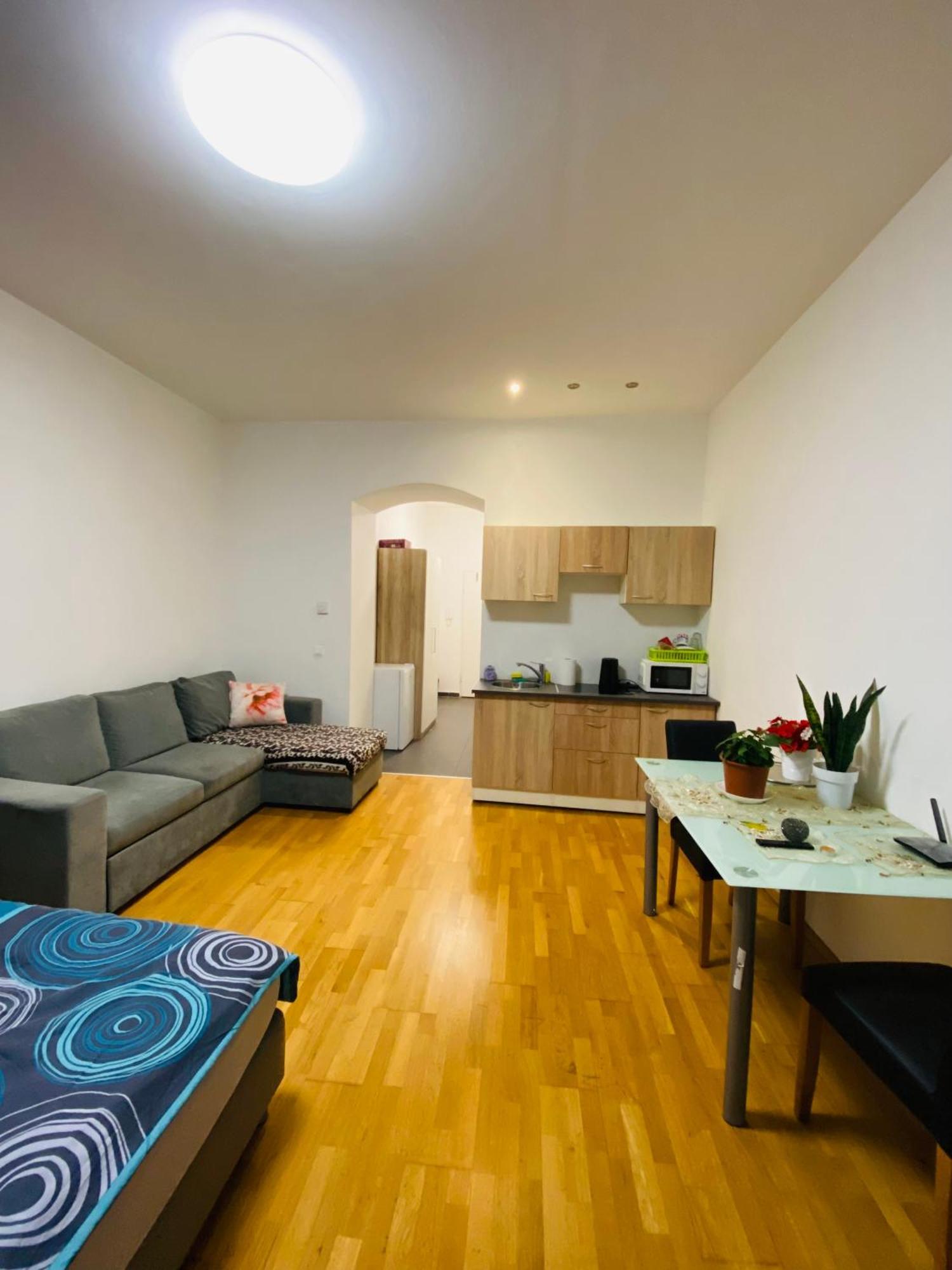 25 Apartment