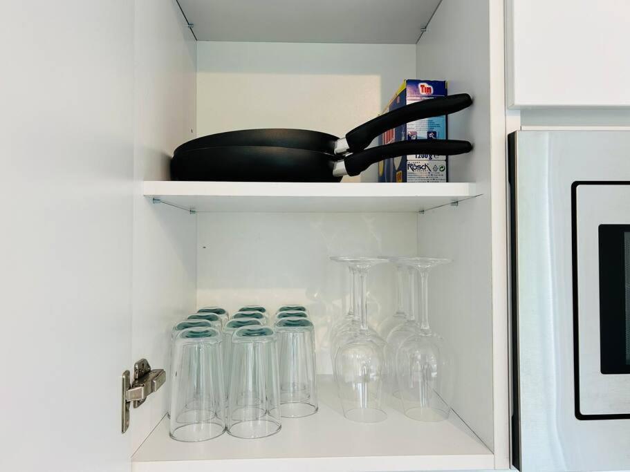 Apartamento Sunny Modern With Balcony - Free Parking *