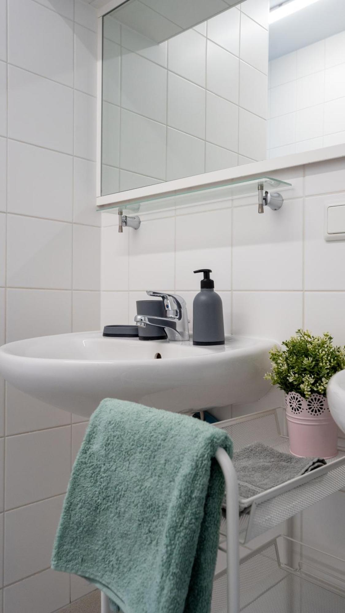 Zimmer 1230 * Wien