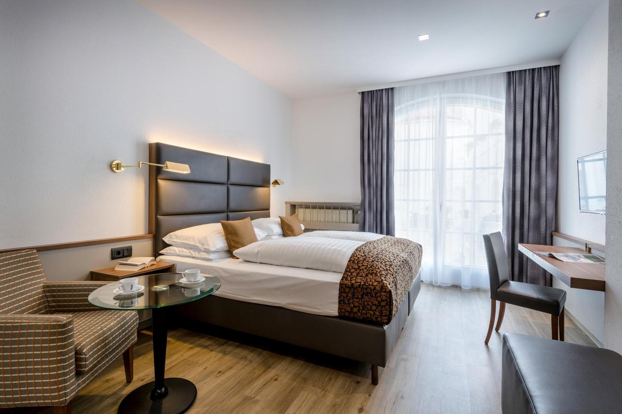 Hotel Nestroy 4*