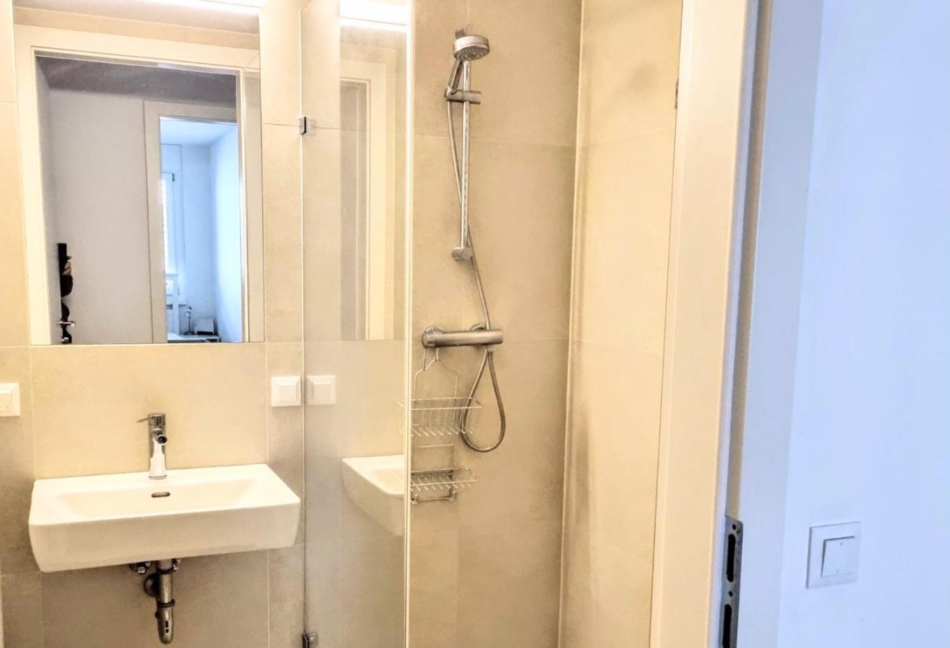 In Luxury Apartment, Near Hauptbahnhof Guest house