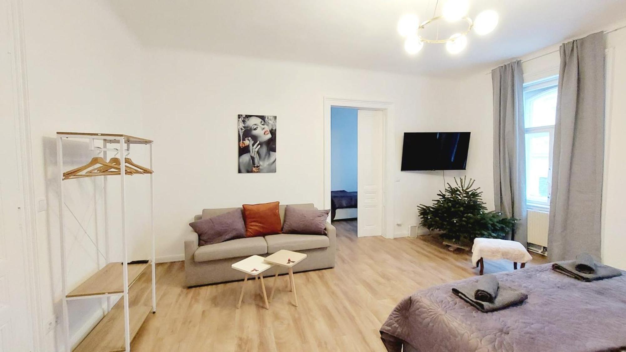 Superior 4 Bedroom Apartment *