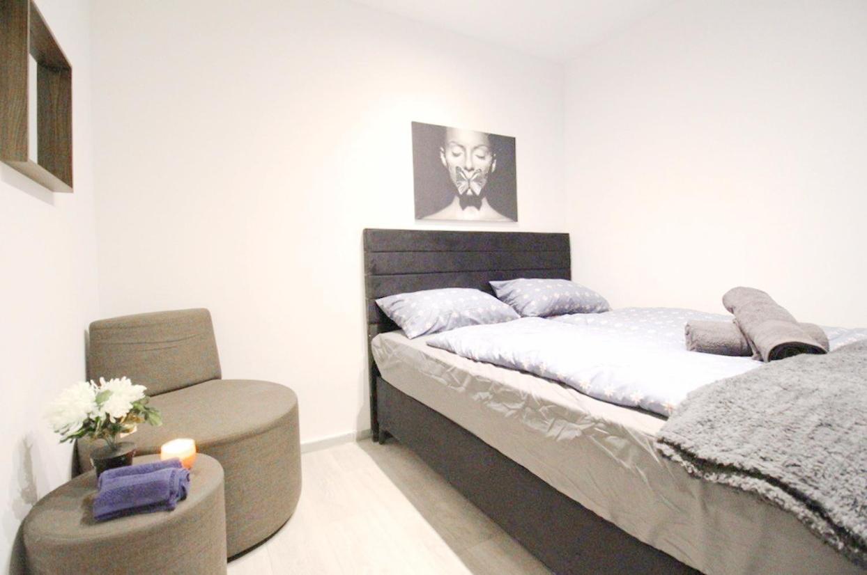Comfortable In Akh Area Homestay