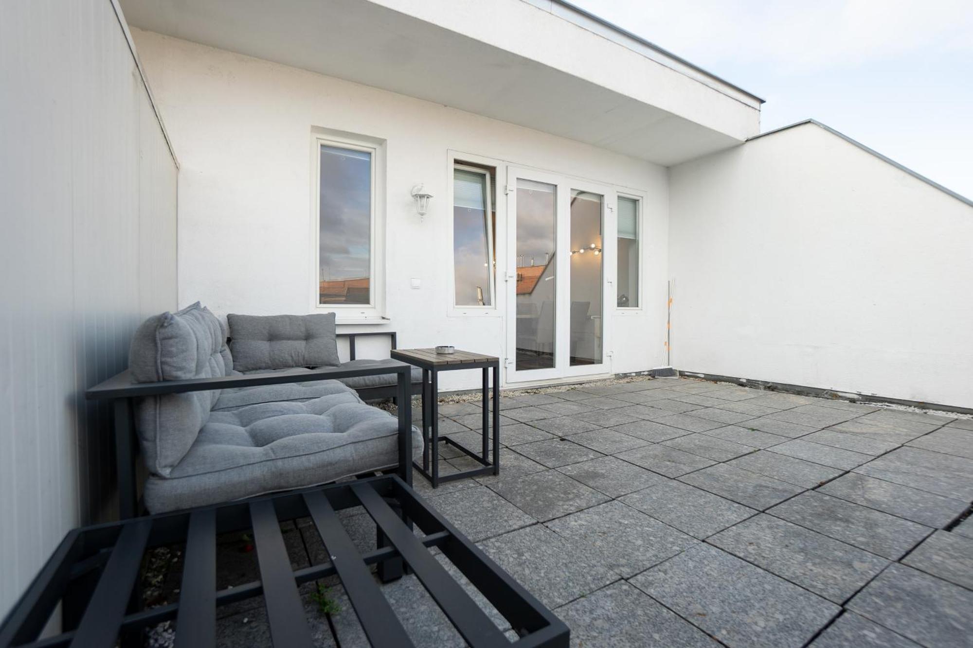 With A Private Terrace Located Right Near Belvedere Castle, 15 Minutes Away From Stephansdom Appartamento Vienna
