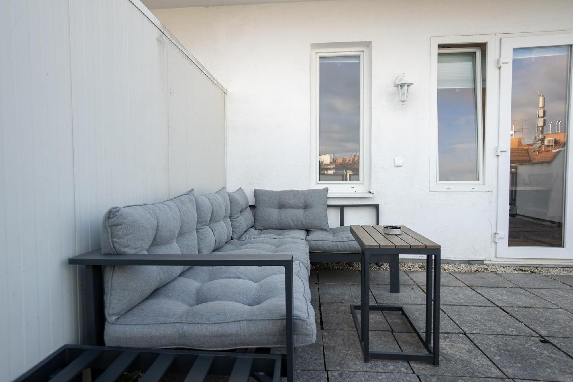 With A Private Terrace Located Right Near Belvedere Castle, 15 Minutes Away From Stephansdom Appartamento