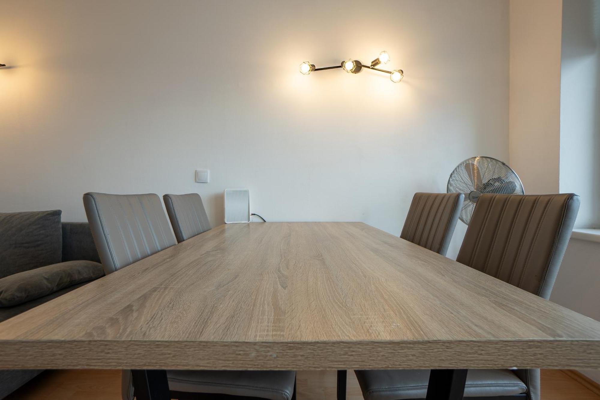 With A Private Terrace Located Right Near Belvedere Castle, 15 Minutes Away From Stephansdom *