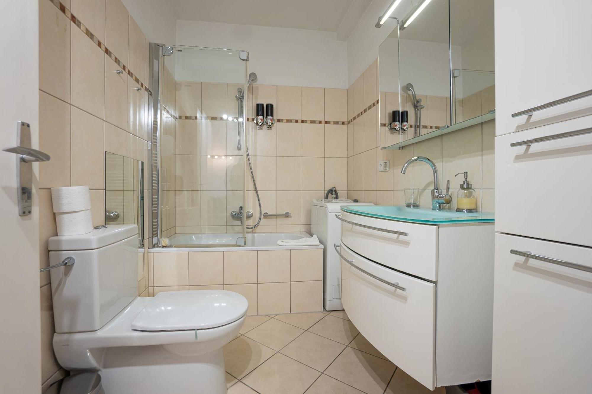 With A Private Terrace Located Right Near Belvedere Castle, 15 Minutes Away From Stephansdom