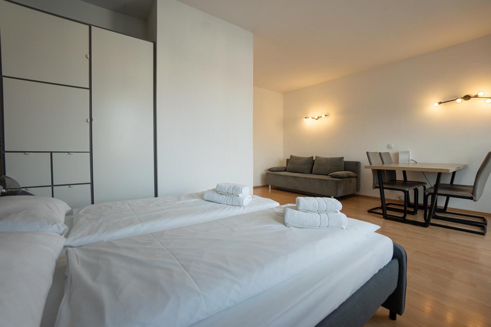 With A Private Terrace Located Right Near Belvedere Castle, 15 Minutes Away From Stephansdom * Vienna