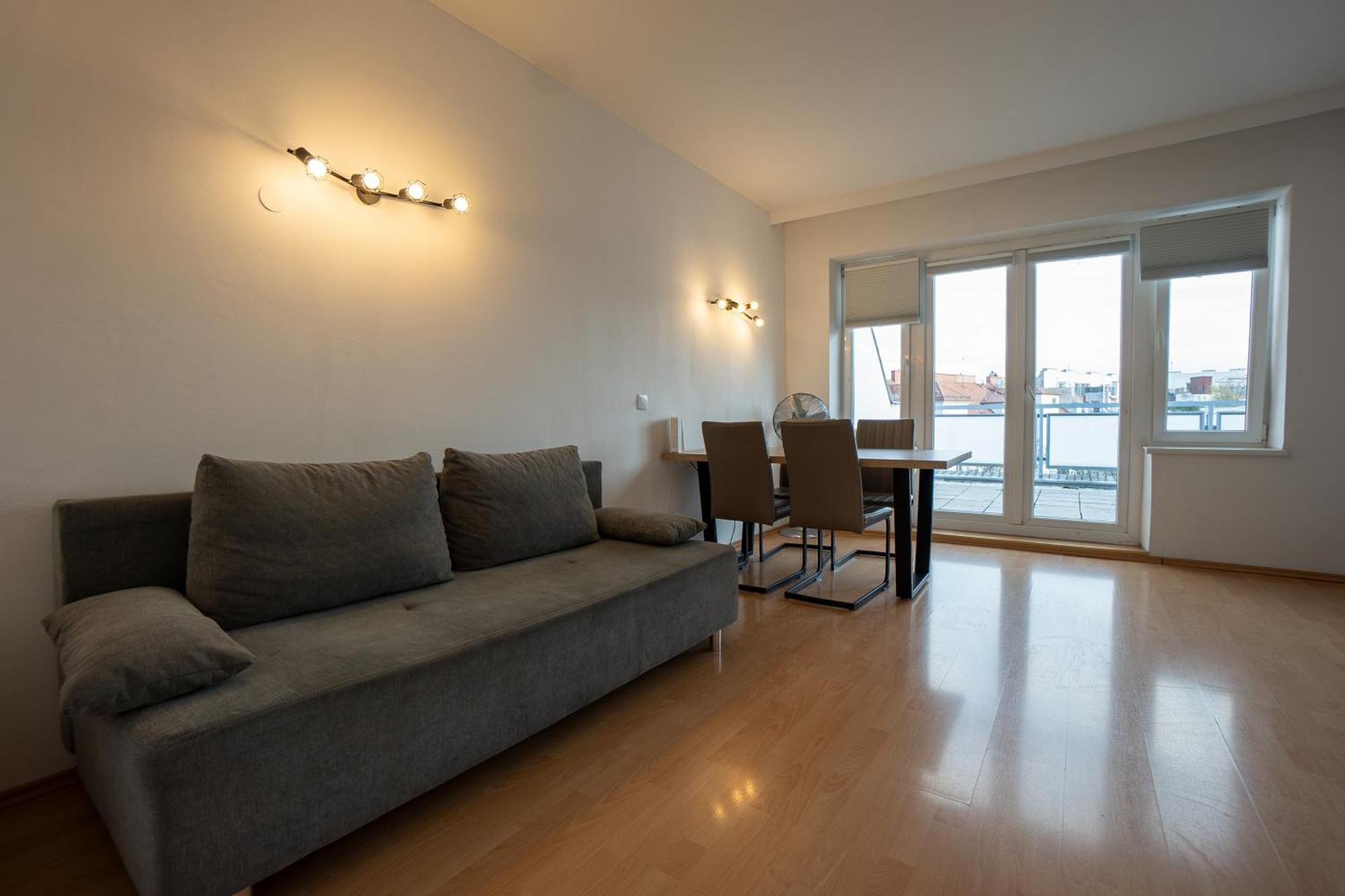 With A Private Terrace Located Right Near Belvedere Castle, 15 Minutes Away From Stephansdom Vienna