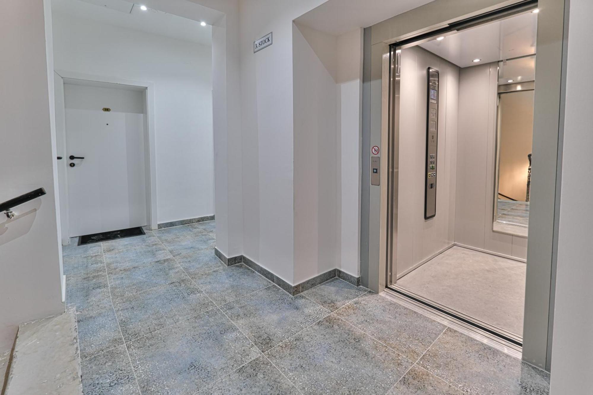 Lotus Apartment *