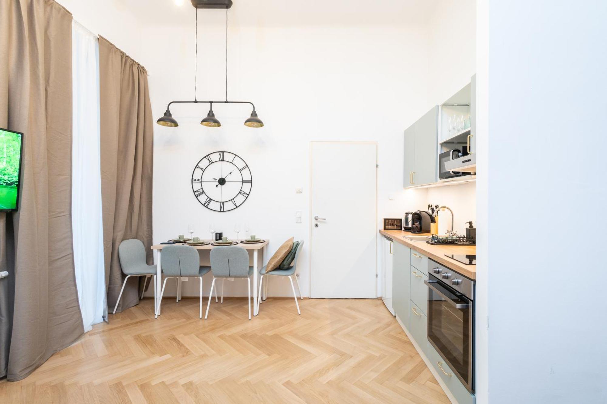 Apartment Charming Retreat Walking Distance From Town Centre