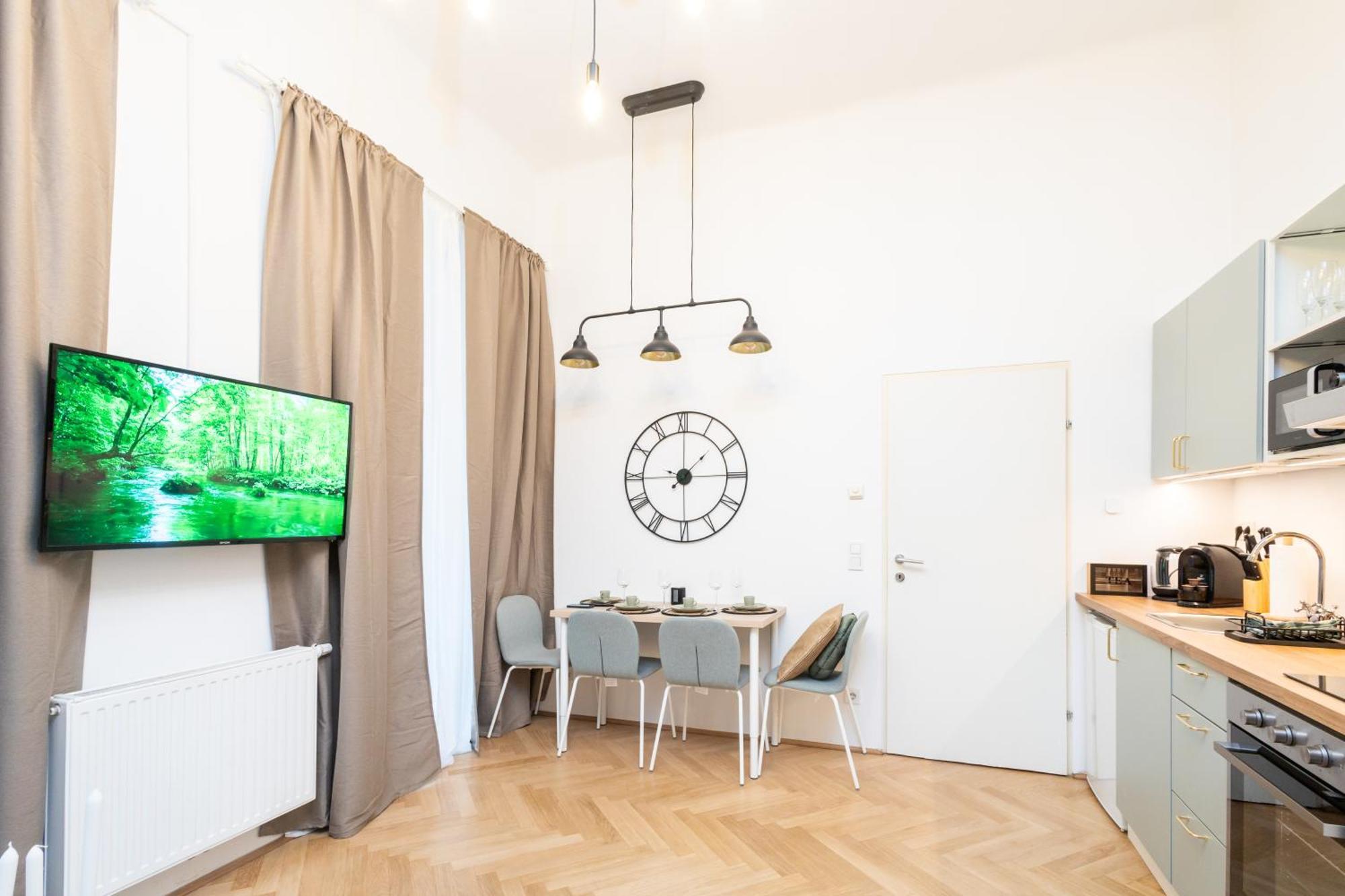 Apartment Charming Retreat Walking Distance From Town Centre