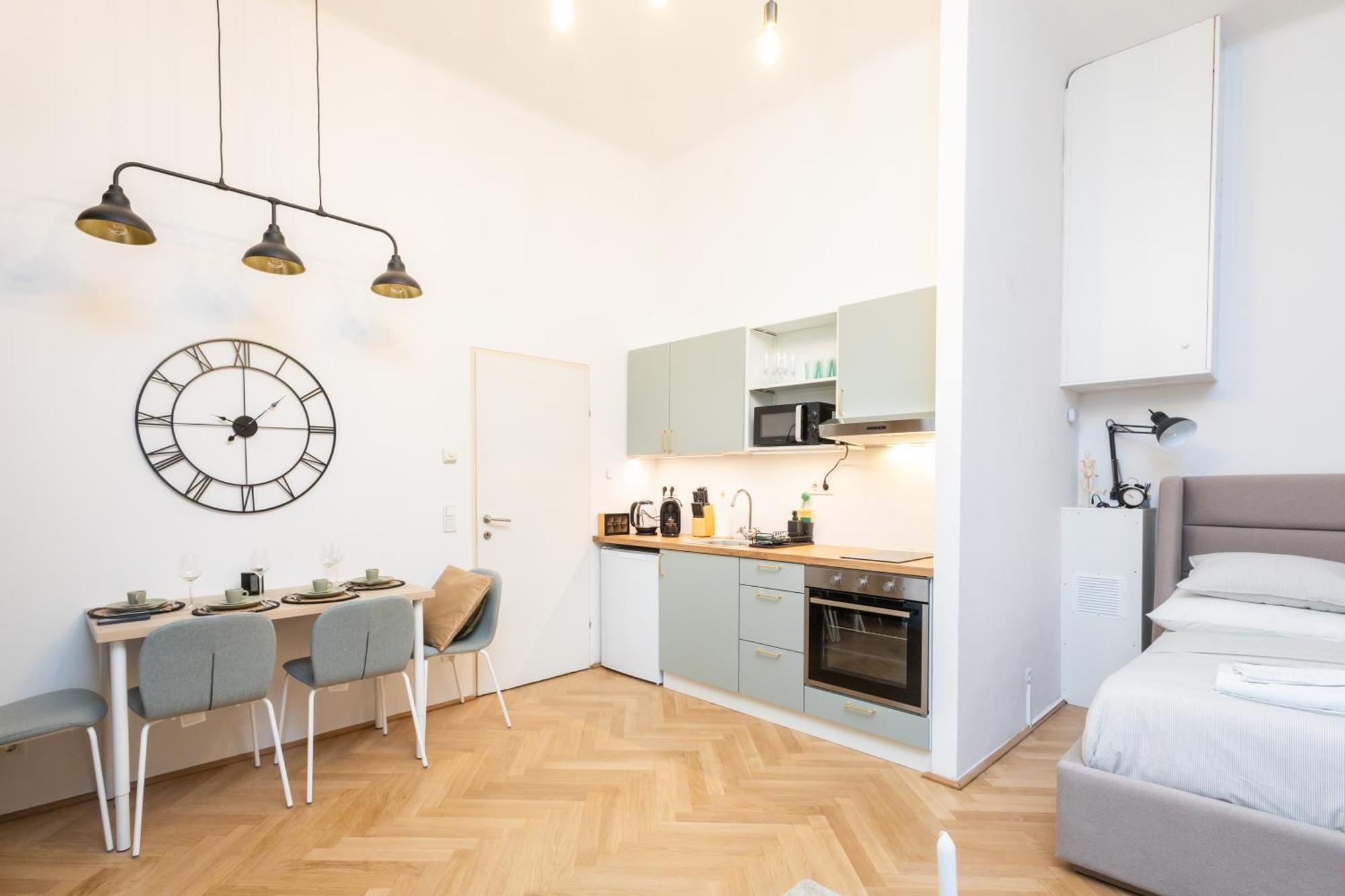 Charming Retreat Walking Distance From Town Centre