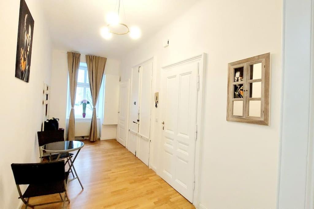 Apartment Superior 4 Bedroom *