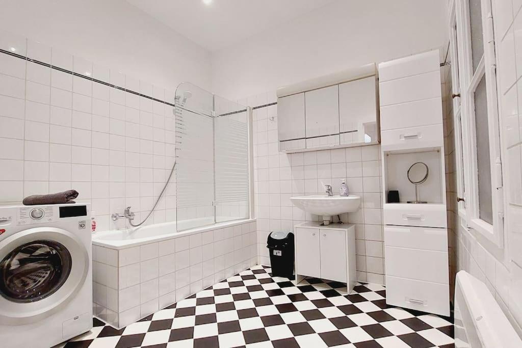 & Spacious Checkinvienna *