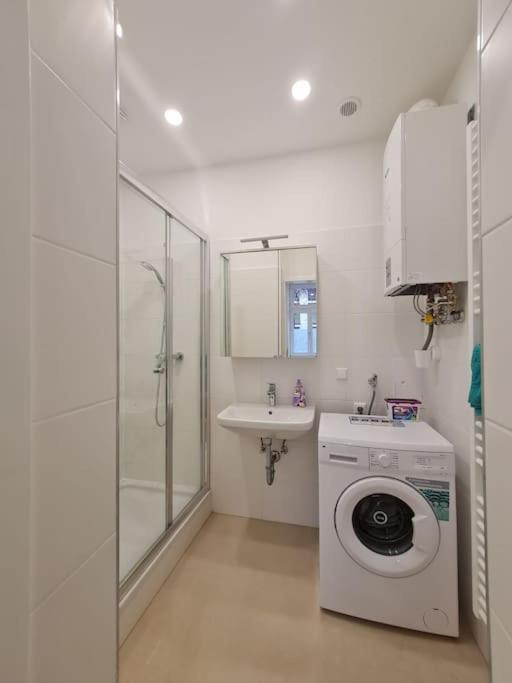 New!l! Exclusive Near Opera Apartment *
