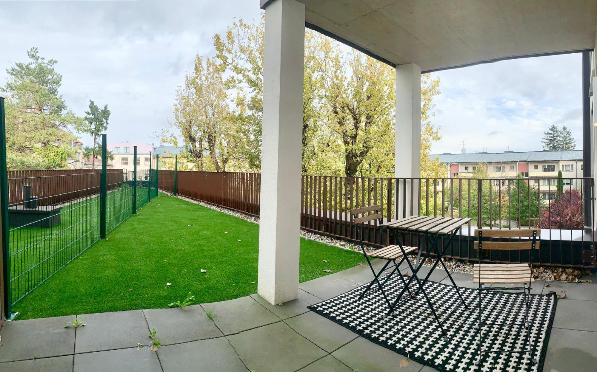 Apartment Mit Terrasse + Parkplatz *