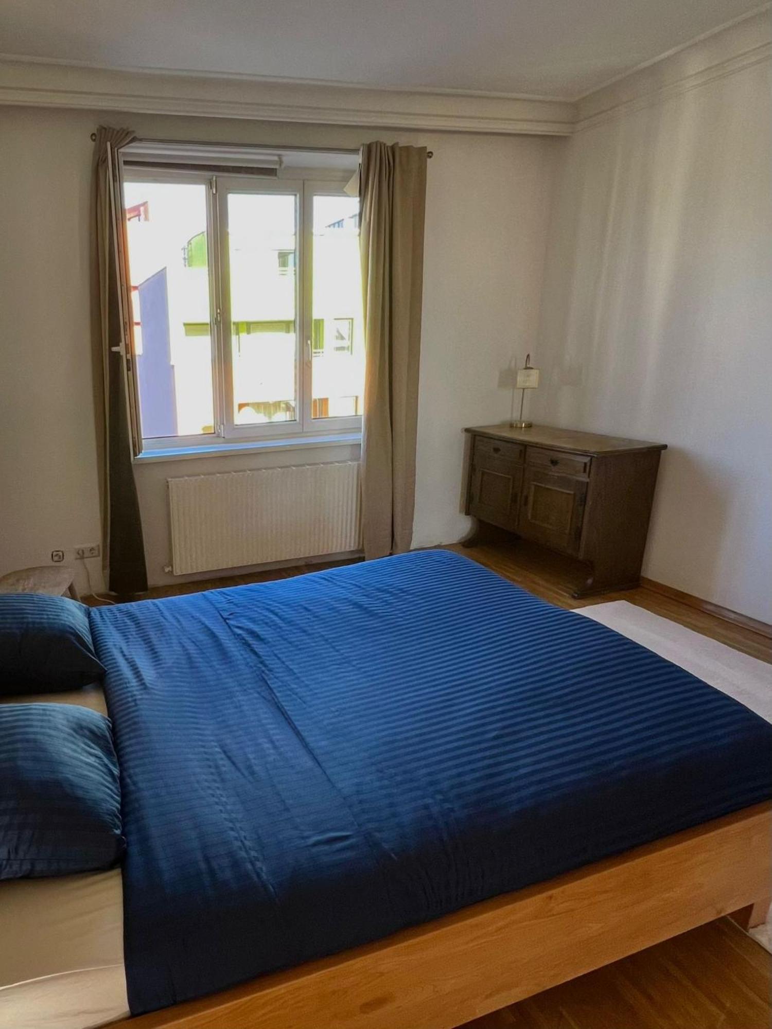 , Near U1 Metro , Big And Cozy Apartment