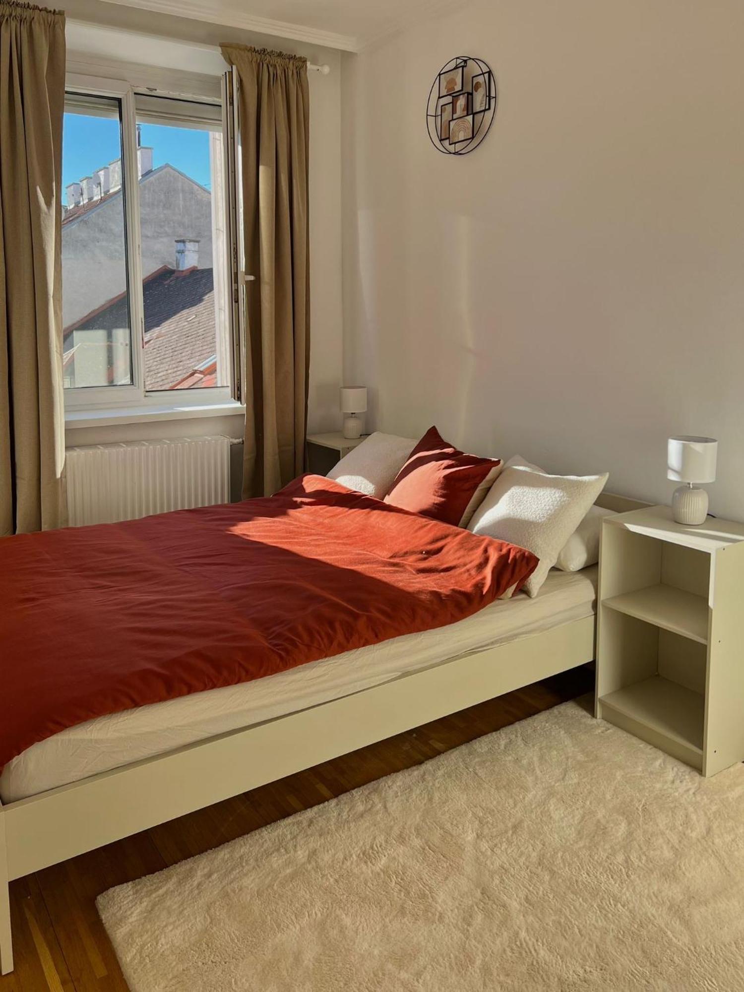 Apartment , Near U1 Metro , Big And Cozy *