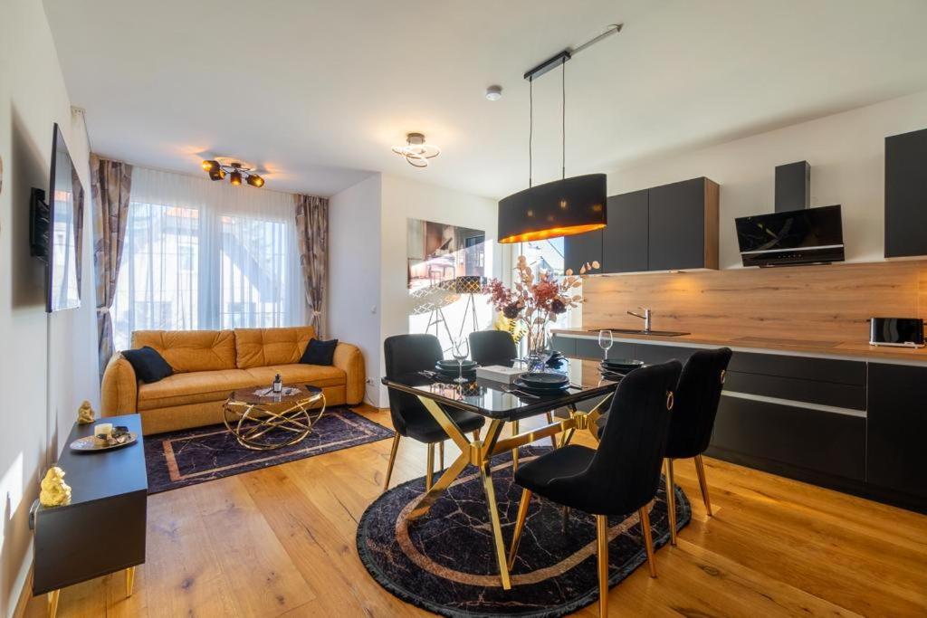 Bennett Apartment *