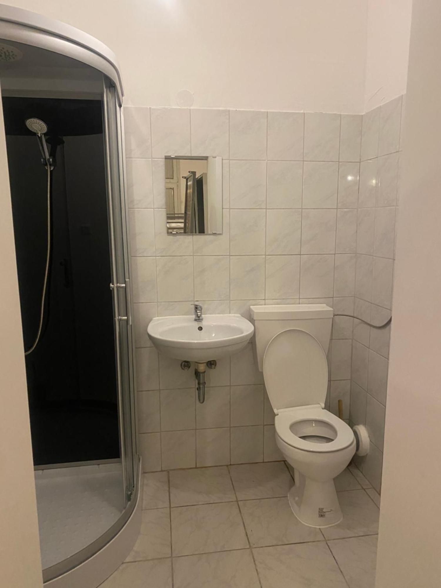 Apartment Cheap For 8 People. Vienna. 10th District *