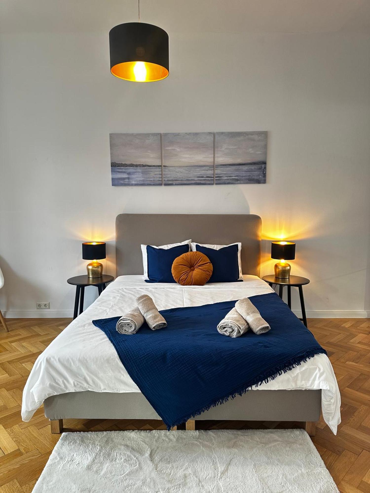 Luxury 3 Bedroom Near Schoenbrunn Palace Apartment *