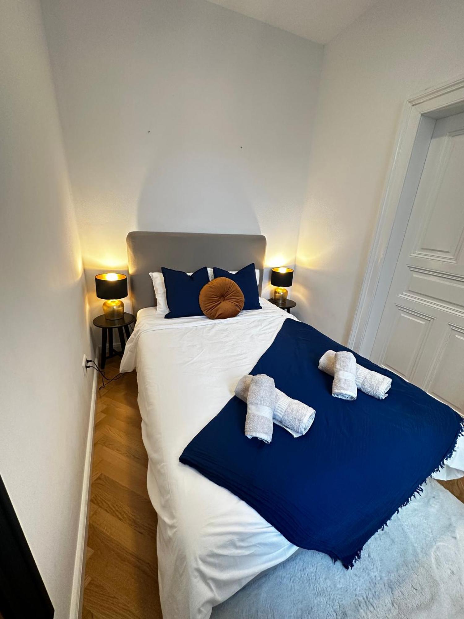 Luxury 3 Bedroom Near Schoenbrunn Palace * Wien