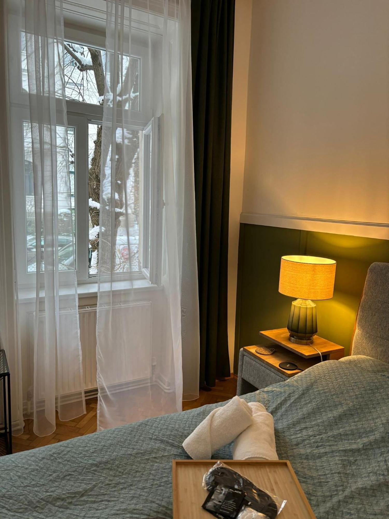 Apartment 5 Min Schoenbrunn Gloriette, Direct To Center, Free Parking Vienna