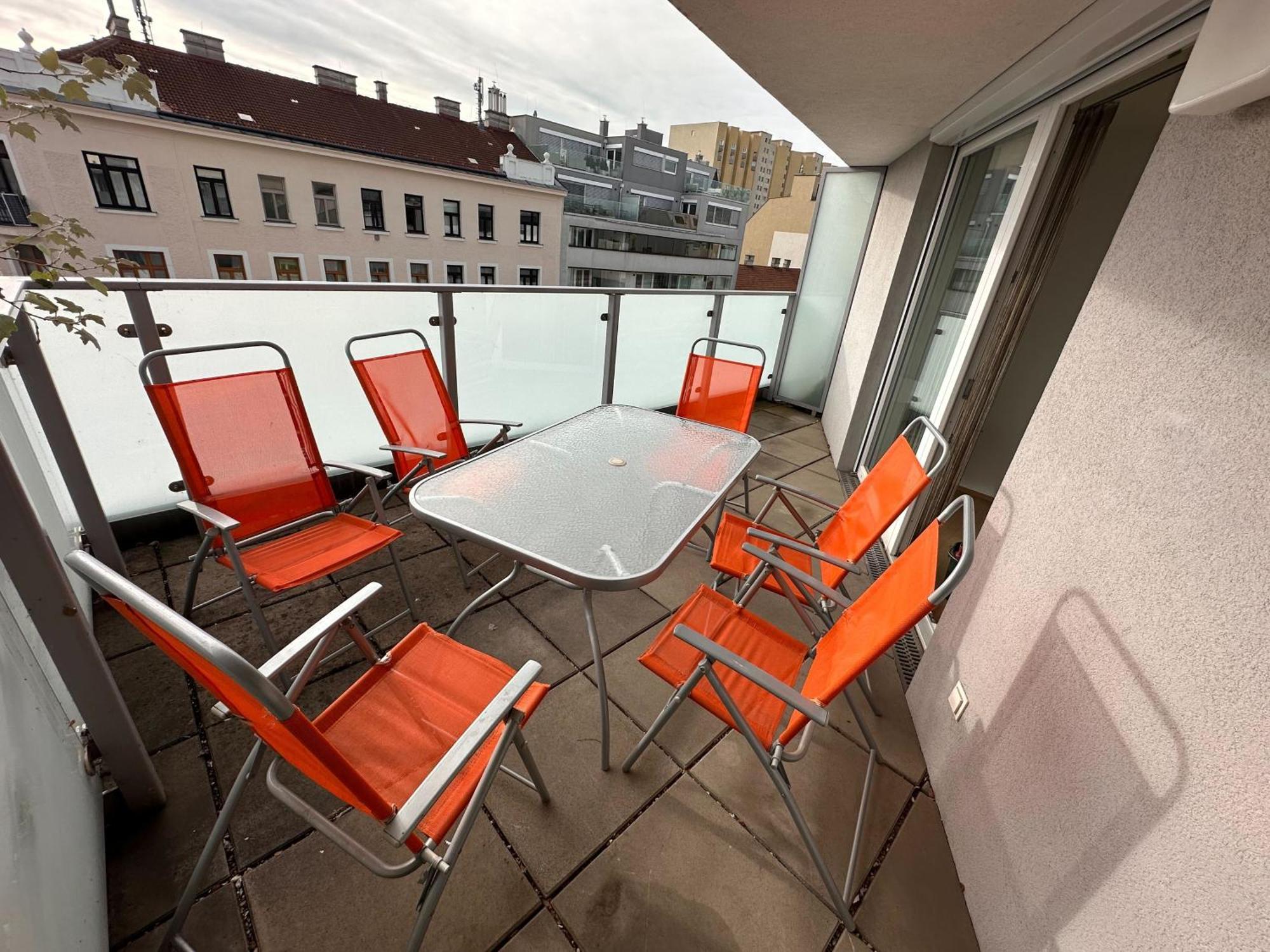 Huge Flat With Terrace & Parking And 3 Bed Vienna