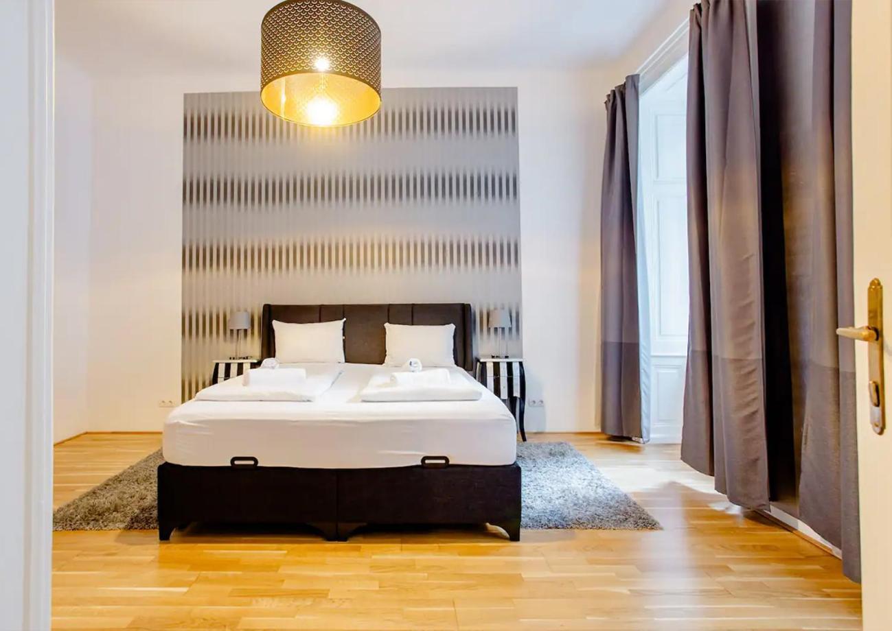 Exclusive Center Apartment