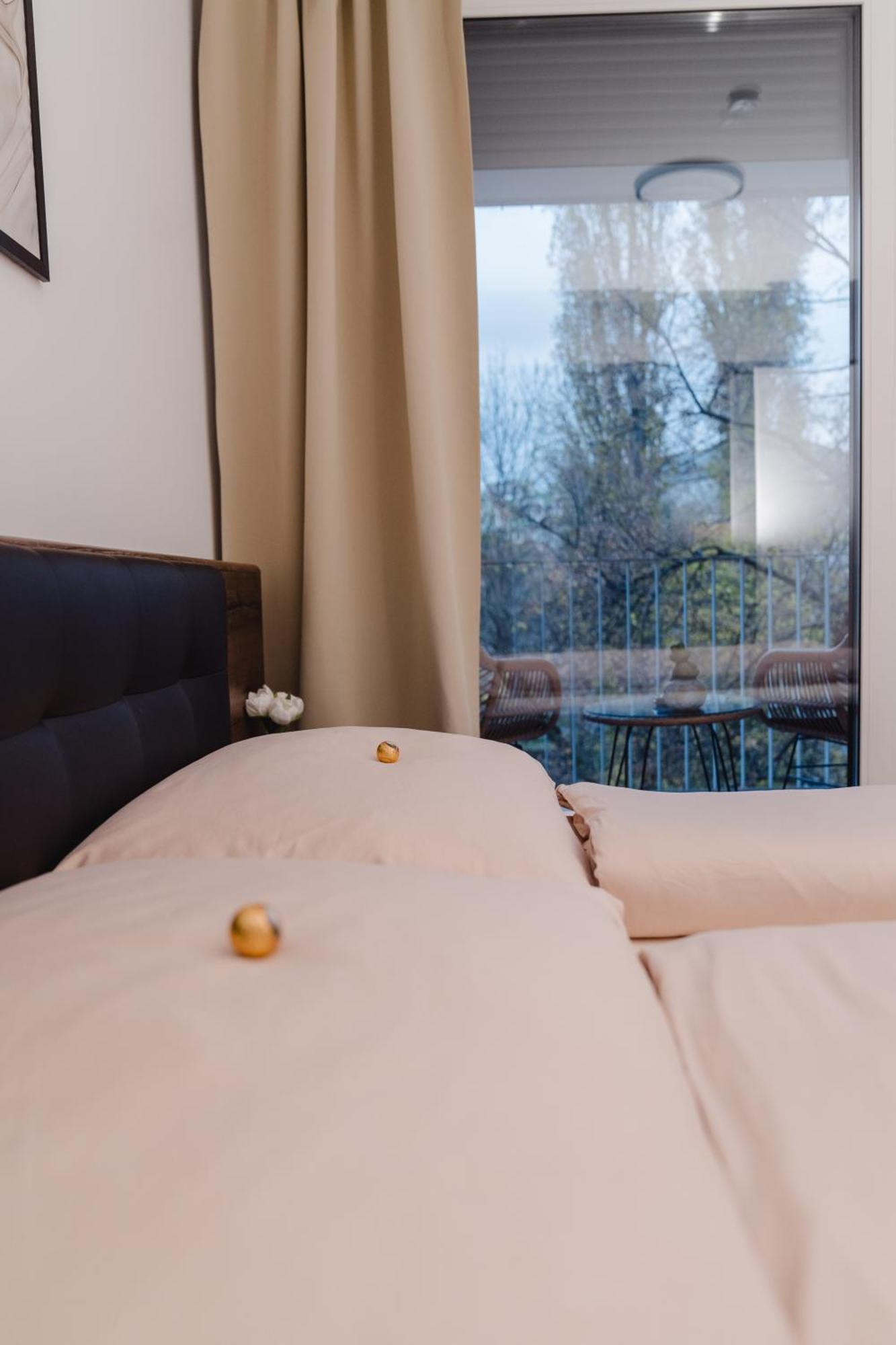 10 Minutes To The Center, 2 Minutes To The Metro Apartment