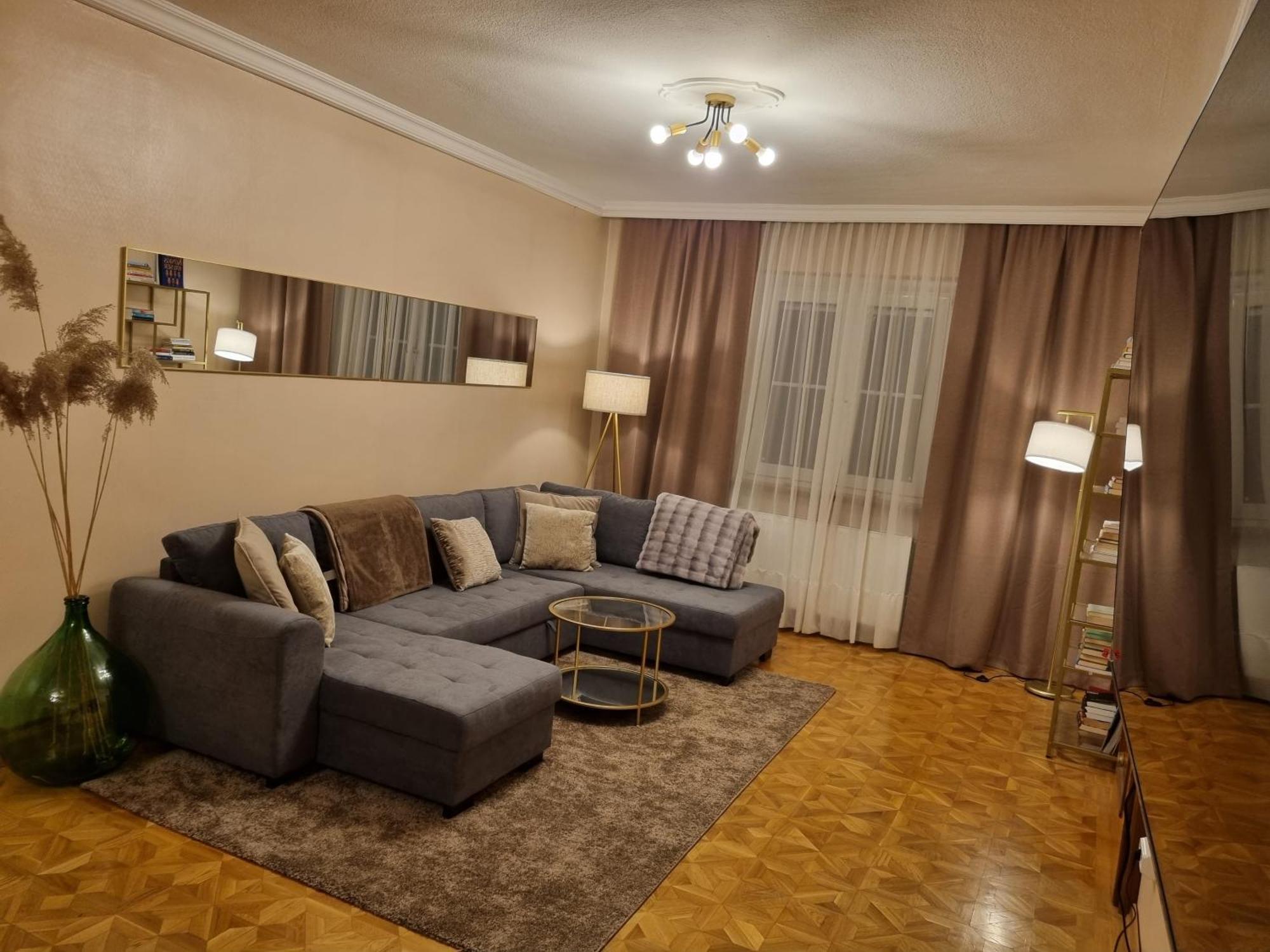 With Private Sauna And Jacuzzi, 8 Min From Schloss Schoebrunn Vienna